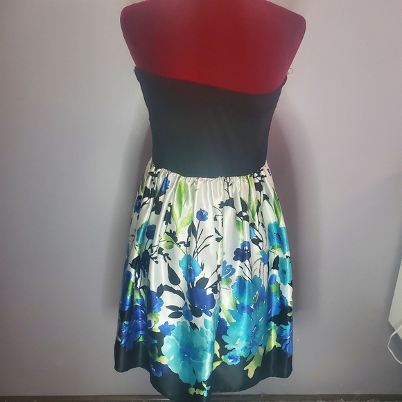 Trixxi semi formal strapless floral dress - Picture 4 of 5